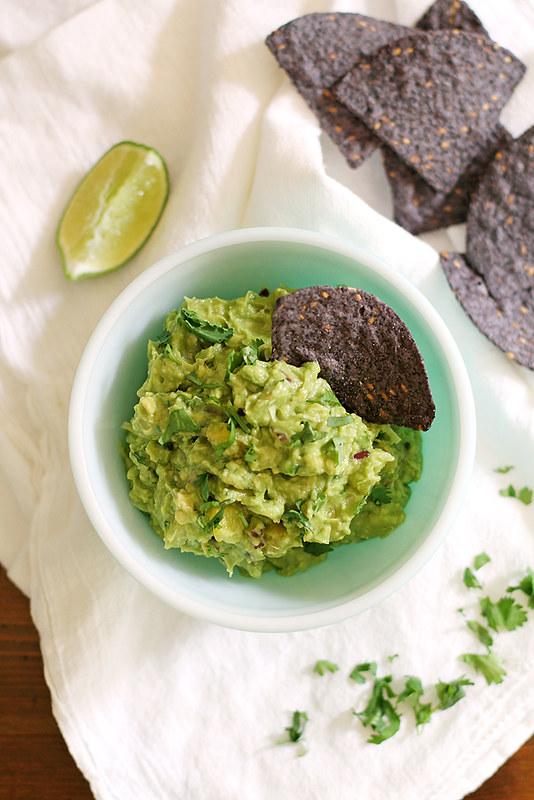 pineapple guacamole for cinco de mayo