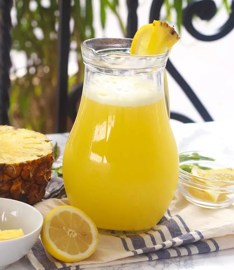 fresh pineapple juice