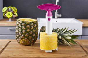how to use a pineapple corer