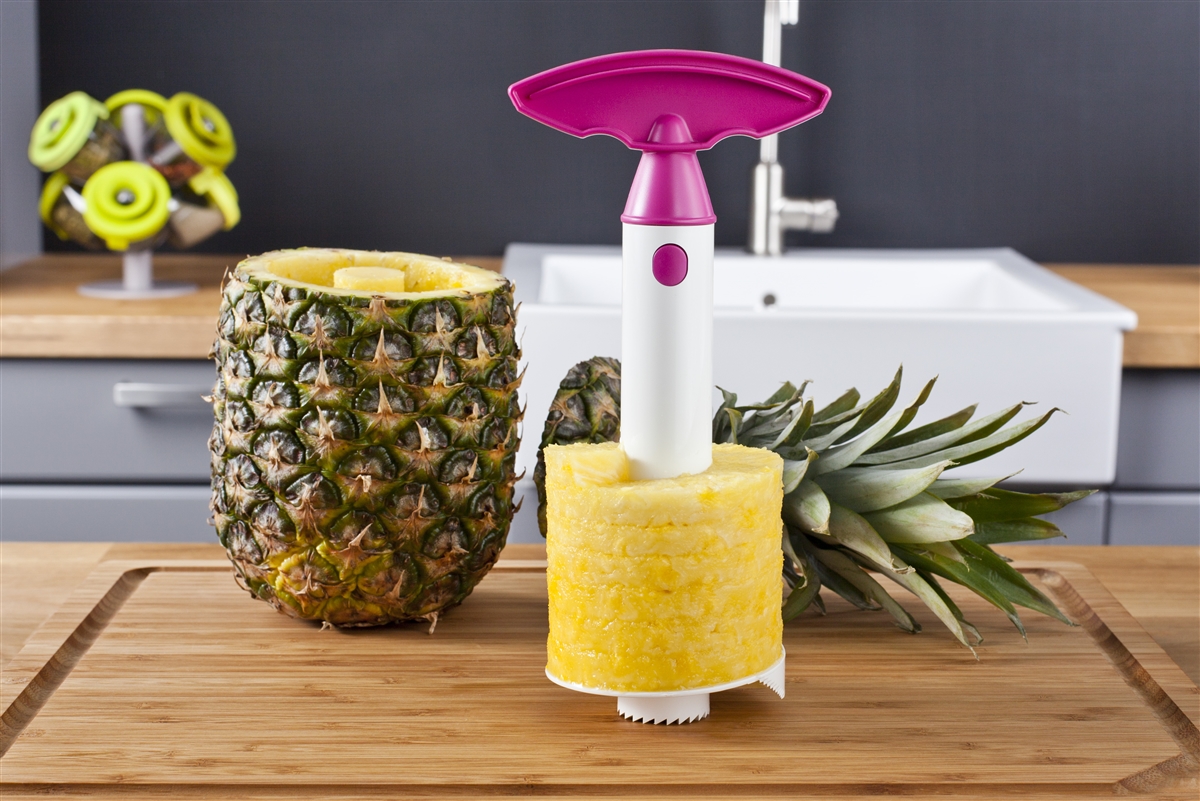 how to use a pineapple corer